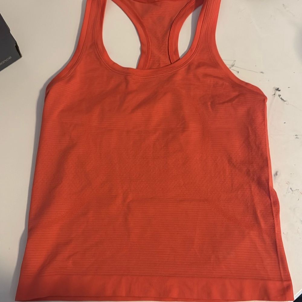 Lululemon Swiftly Tech crop. Size 2. Coral color. EUC.
